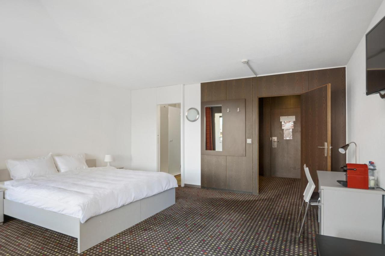 Neuchatel City Hotel ภายนอก รูปภาพ