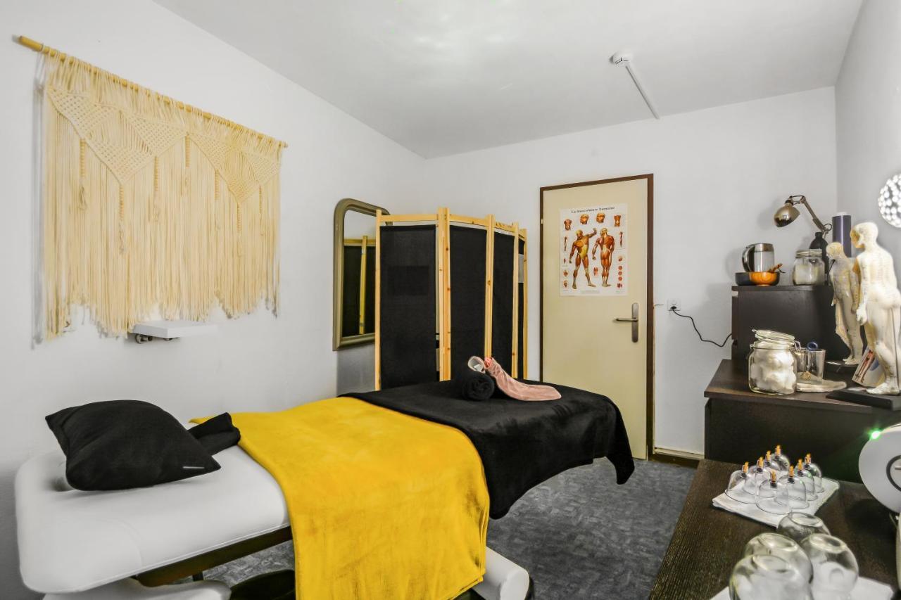 Neuchatel City Hotel ภายนอก รูปภาพ