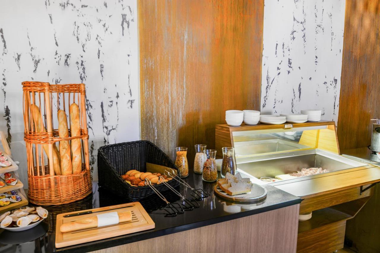 Neuchatel City Hotel ภายนอก รูปภาพ