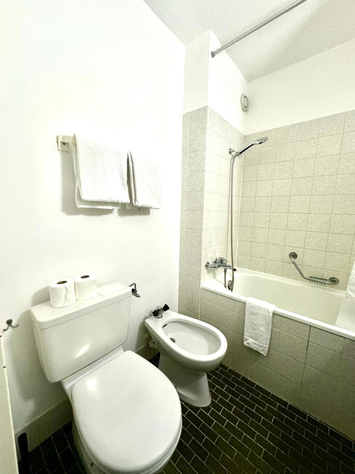 Neuchatel City Hotel ภายนอก รูปภาพ