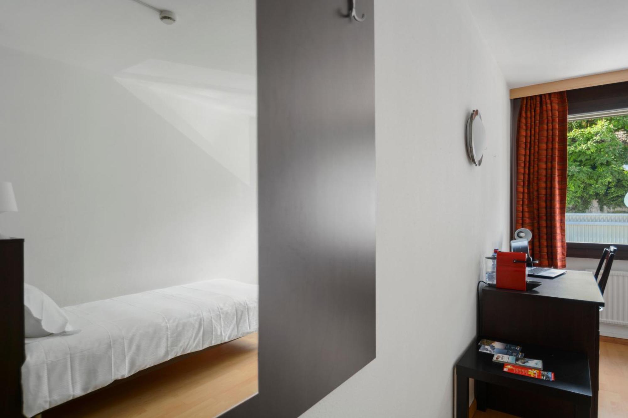 Neuchatel City Hotel ภายนอก รูปภาพ